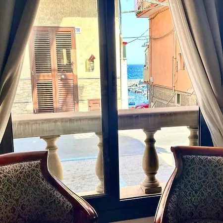Sebastian's Elegant * Aci Castello